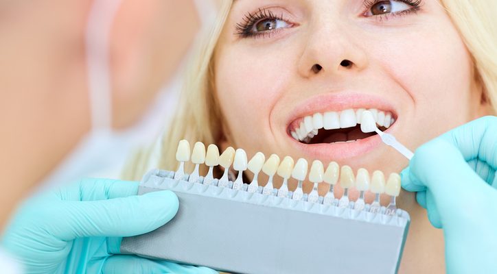 A cosmetic dental treatment clinic can make your smile look better